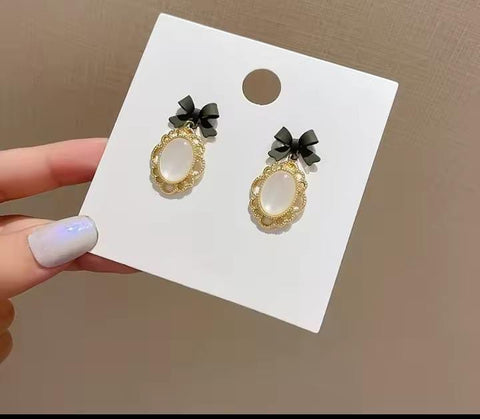 Good quality beautiful earrings pair