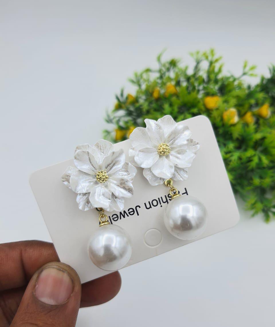 Good quality beautiful earrings pair