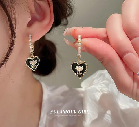 Good Quality Beautiful Earrings Heart Shape Black And Gold