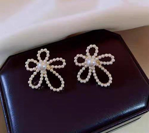 Good quality beautiful earrings pair