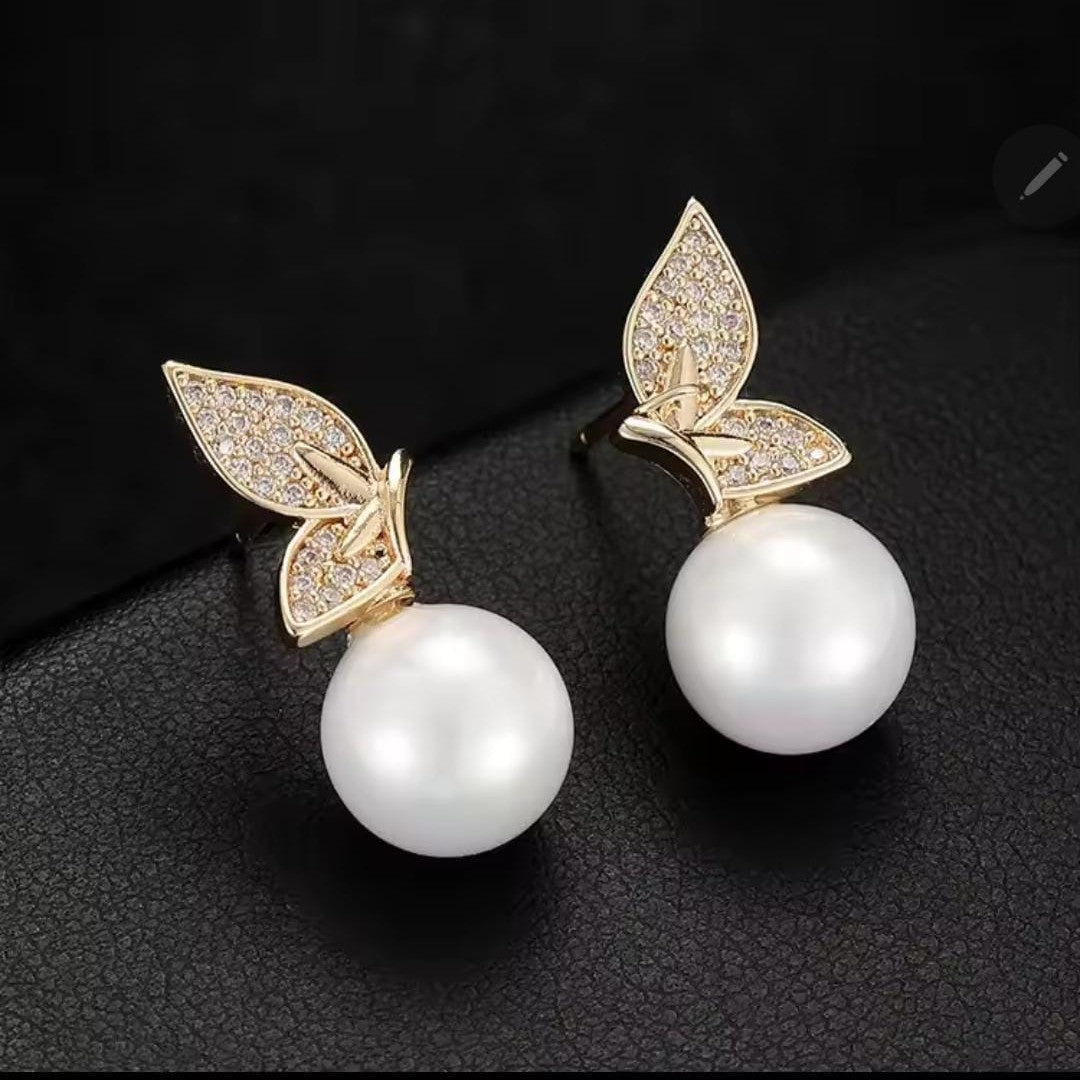 Good Quality Beautiful Earrings Half Butterfly Shape